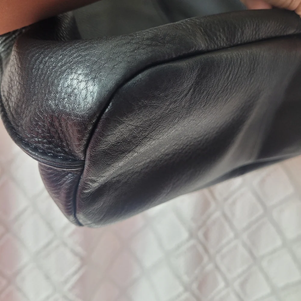 Hobo Pier Shoulder Bag - Picture 4 of 6